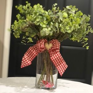 Valentine’s farmhouse floral w/repurposed jar